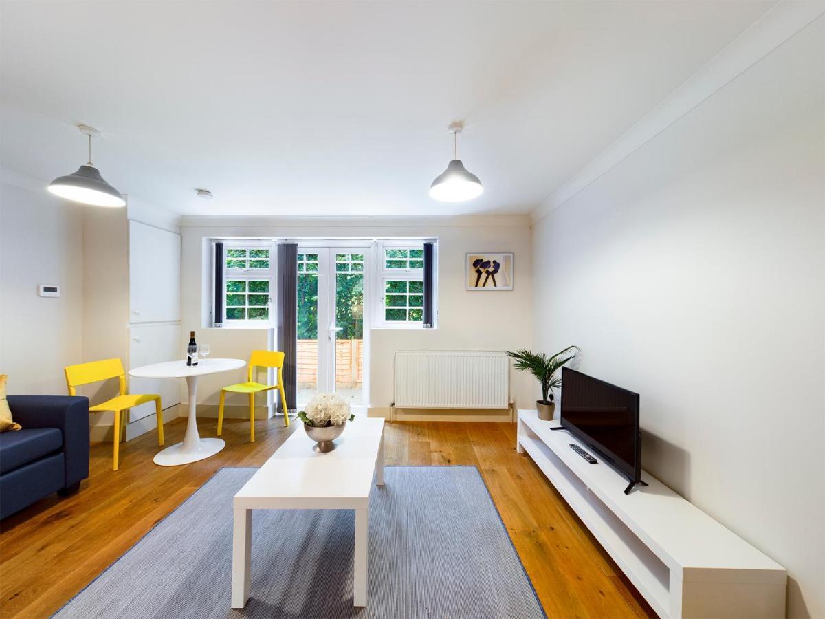 Redhill Town Centre Apartment By Livingo Kültér fotó