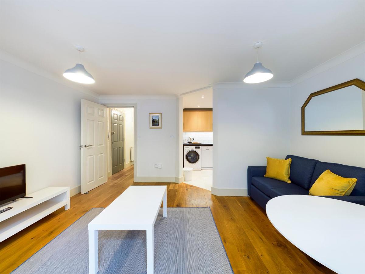 Redhill Town Centre Apartment By Livingo Kültér fotó